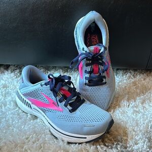 EUC Brooks Adrenaline 22 blue navy hot pink 7